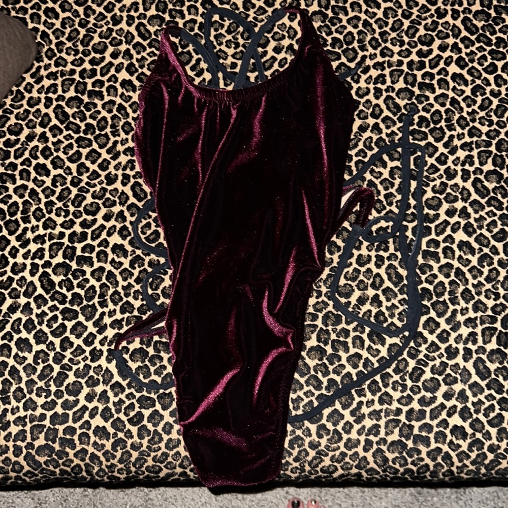 Moldiegoldies krush swimsuit maroon velvet NWT never even tried on - Picture 2 of 5